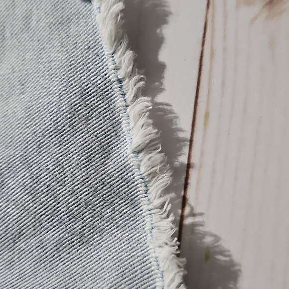 No Boundaries Blue Jean Shorts Distressed Light Wash - Picture 6 of 8